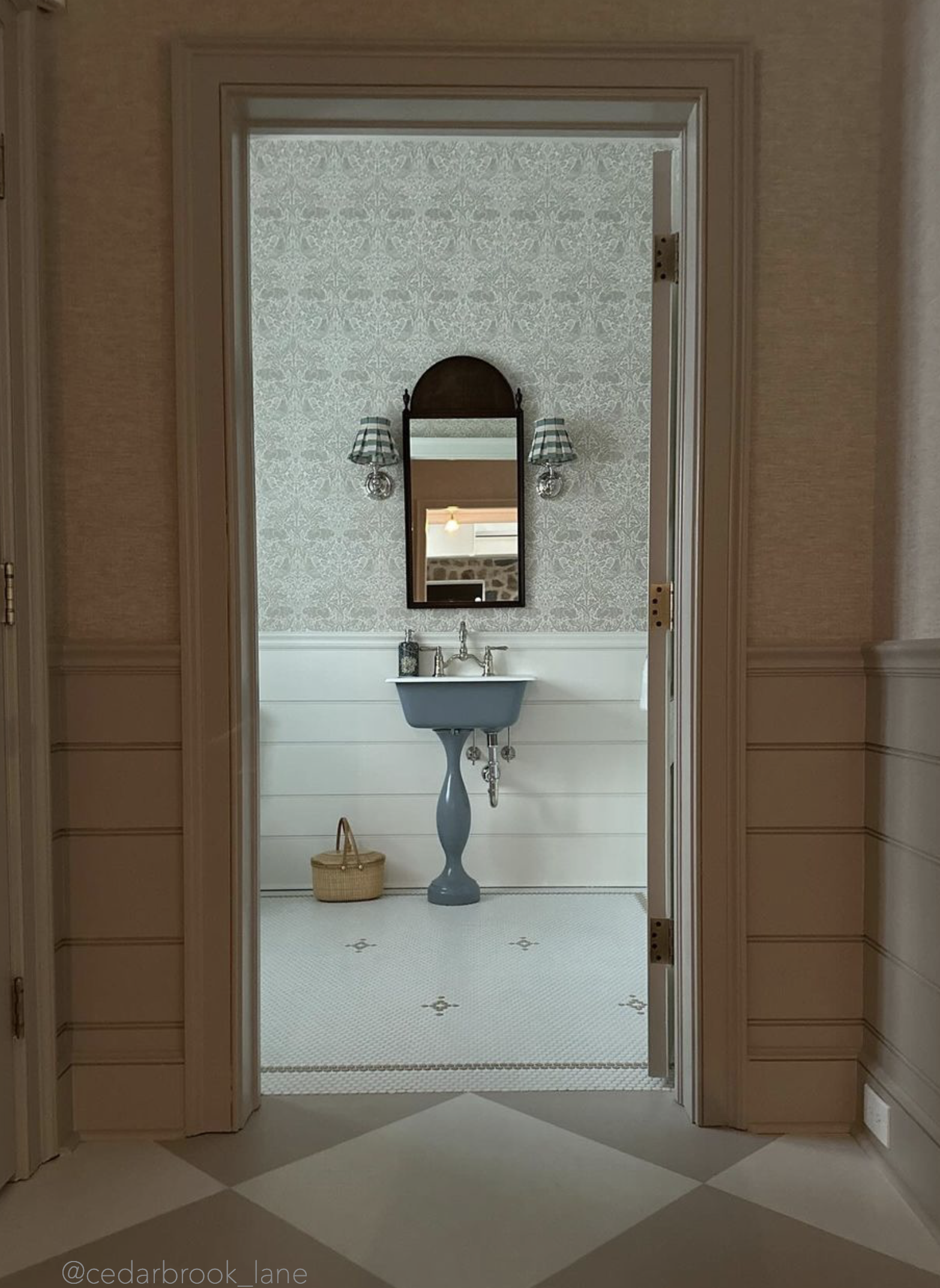 Industrial Antique Inspired Modern Farmhouse Cast Iron Pedestal Bath Sink, image size:1566x2145